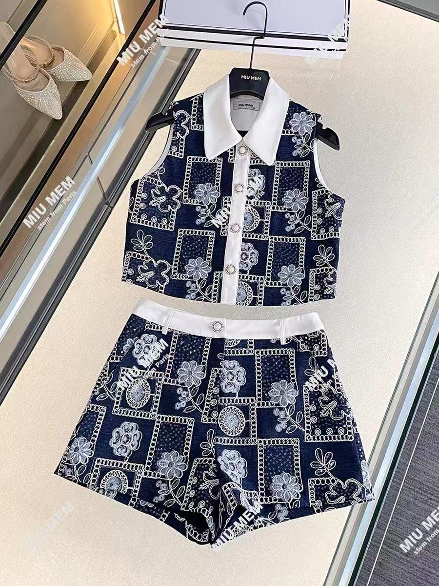 2025夏新款法式小香风设计感小个子翻领无袖背心短裤两件套女