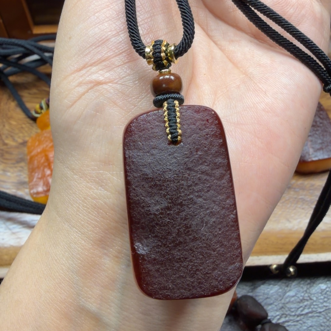 琥珀未镶嵌吊坠(赠链)