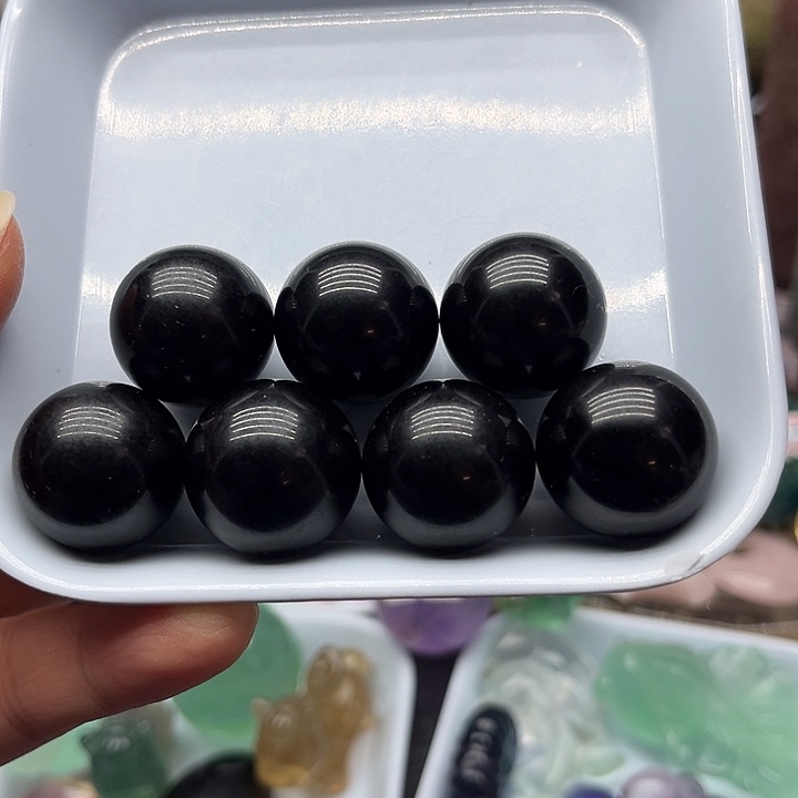 未镶嵌珠宝半成品水晶85克小球