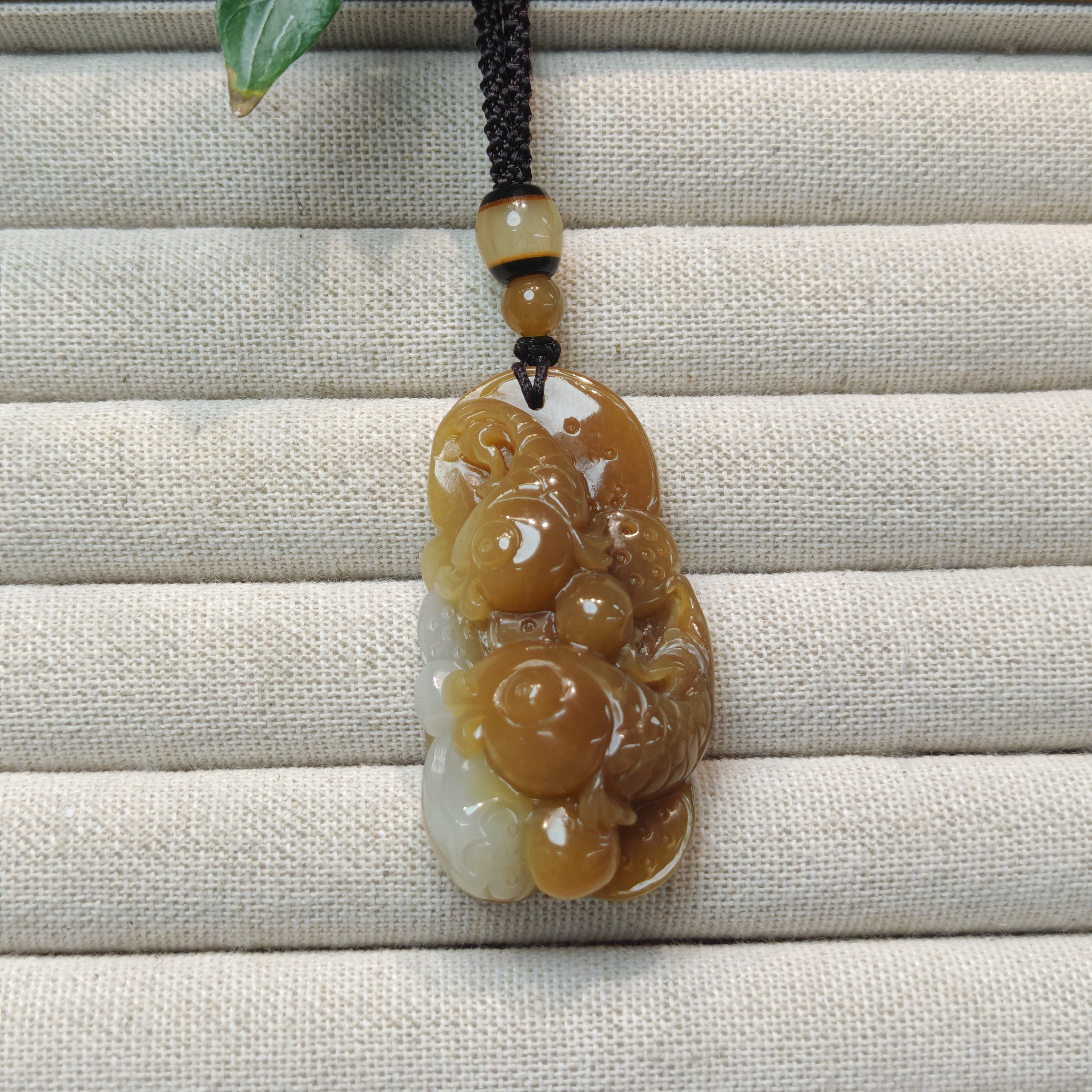 纯天然和田玉新疆且末糖玉年年有鱼好运连连挂件手工雕刻越戴越润