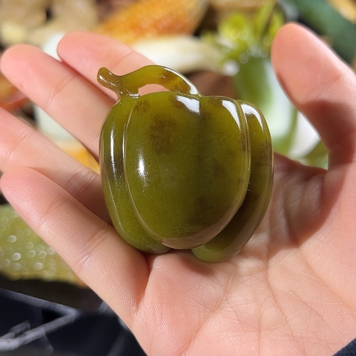 蛇纹石玉未镶嵌珠宝奇石