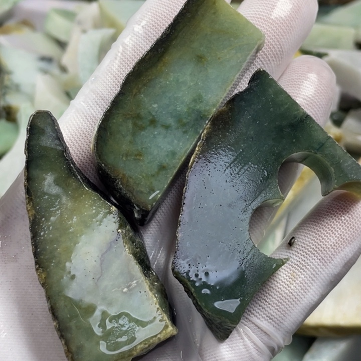 翡翠吊坠(不含链)未镶嵌天然翡翠边角料子