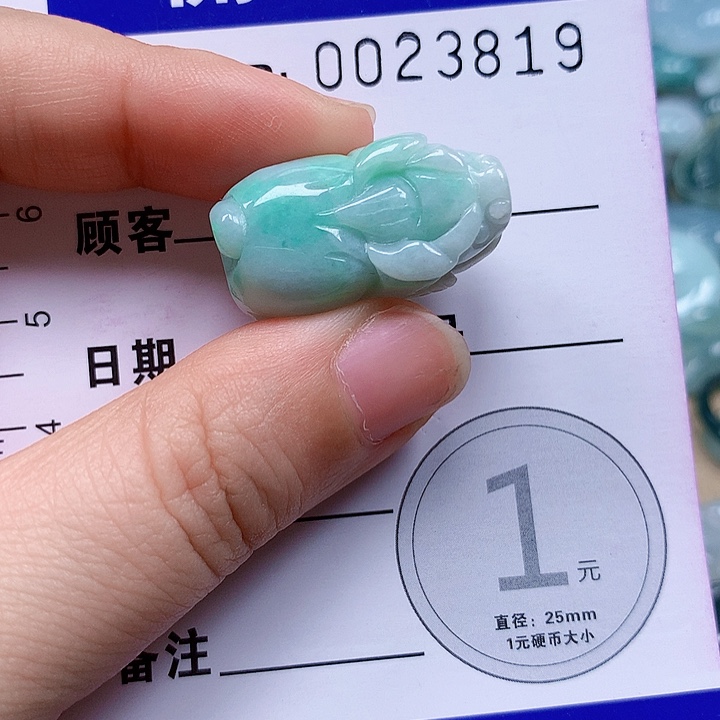 翡翠挂件未镶嵌翡翠