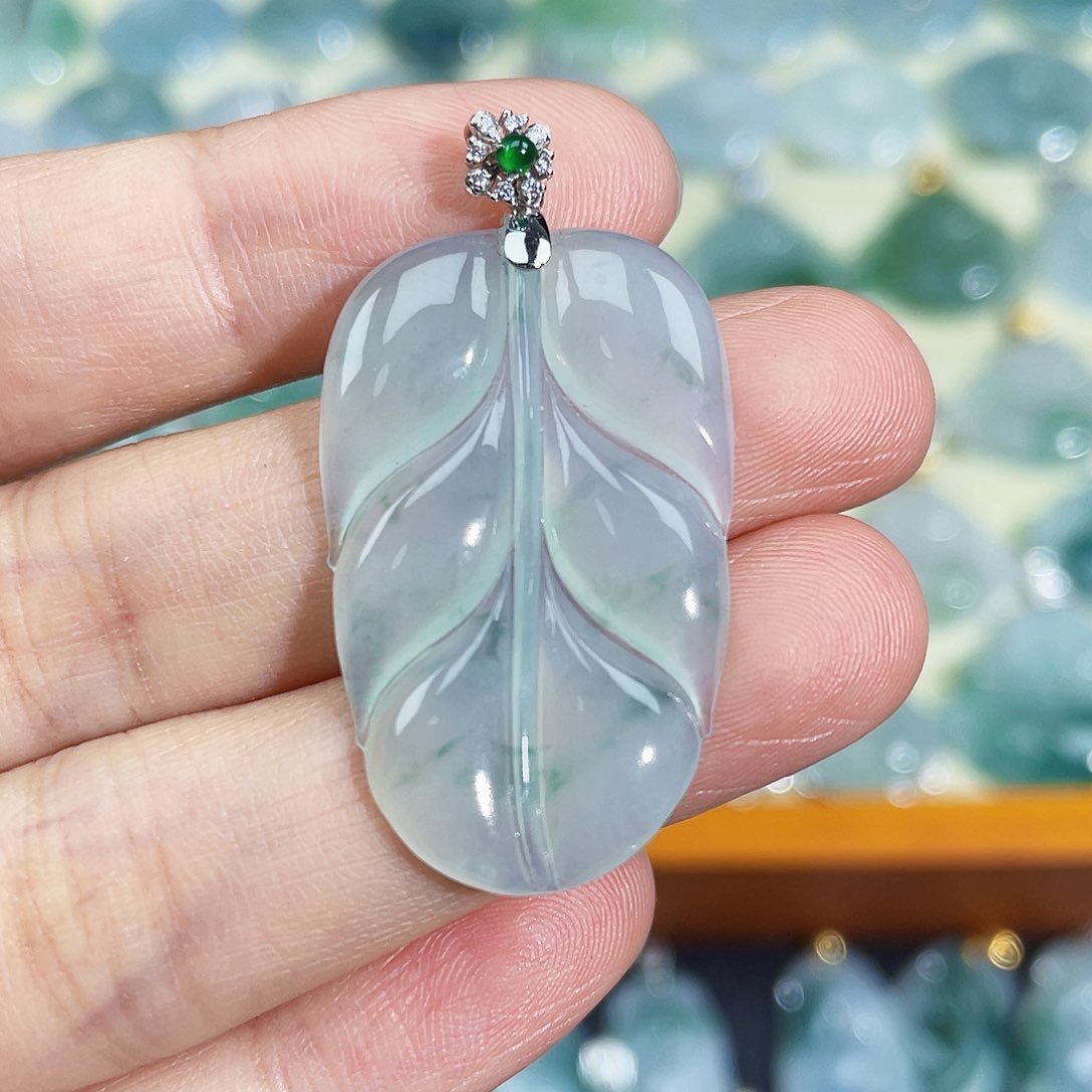 翡翠颈饰18K金镶嵌吊坠