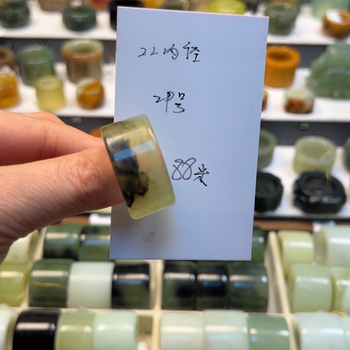 蛇纹石玉未镶嵌珠宝奇石22内径29号