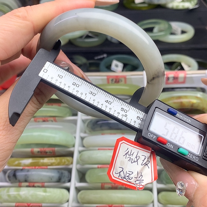 蛇纹石玉手镯未镶嵌876