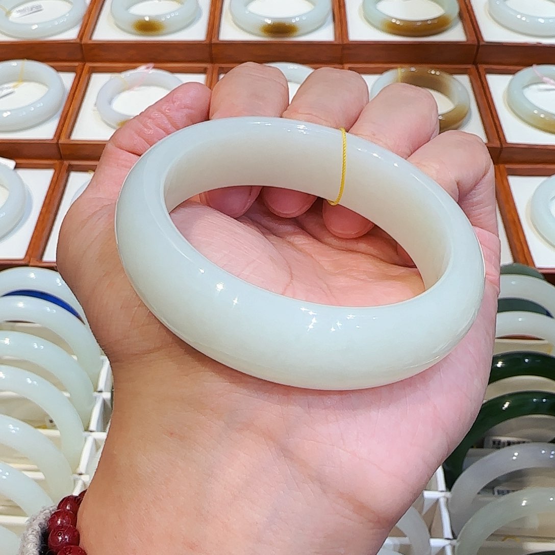 和田玉手镯未镶嵌且末暖白轮胎57 58 59