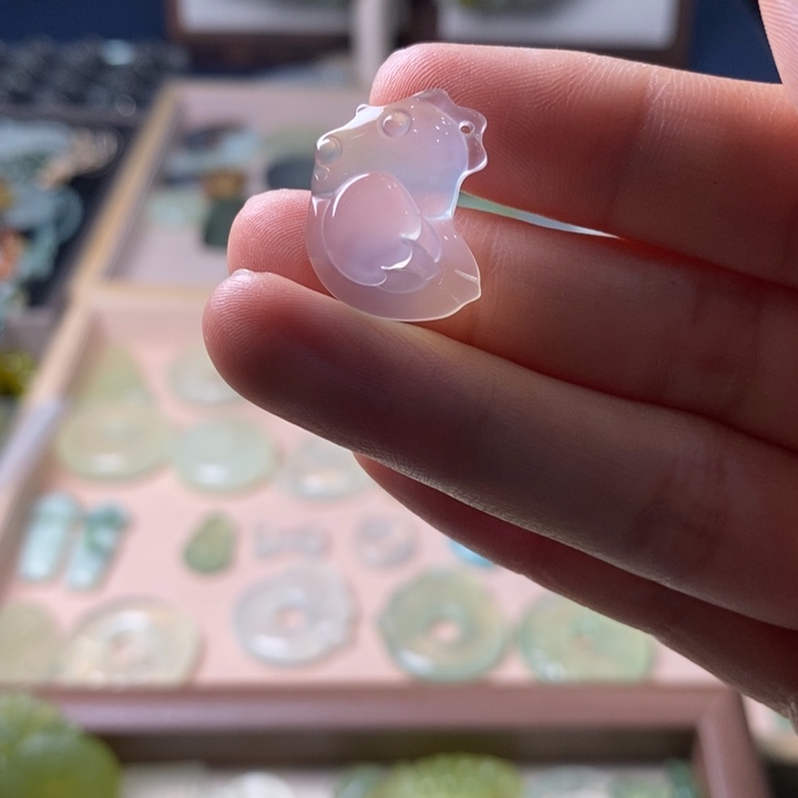 蛇纹石玉颈饰未镶嵌