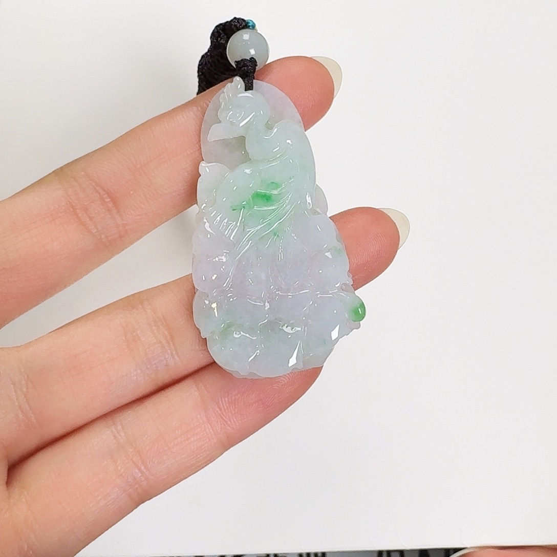 翡翠颈饰未镶嵌孔雀牌