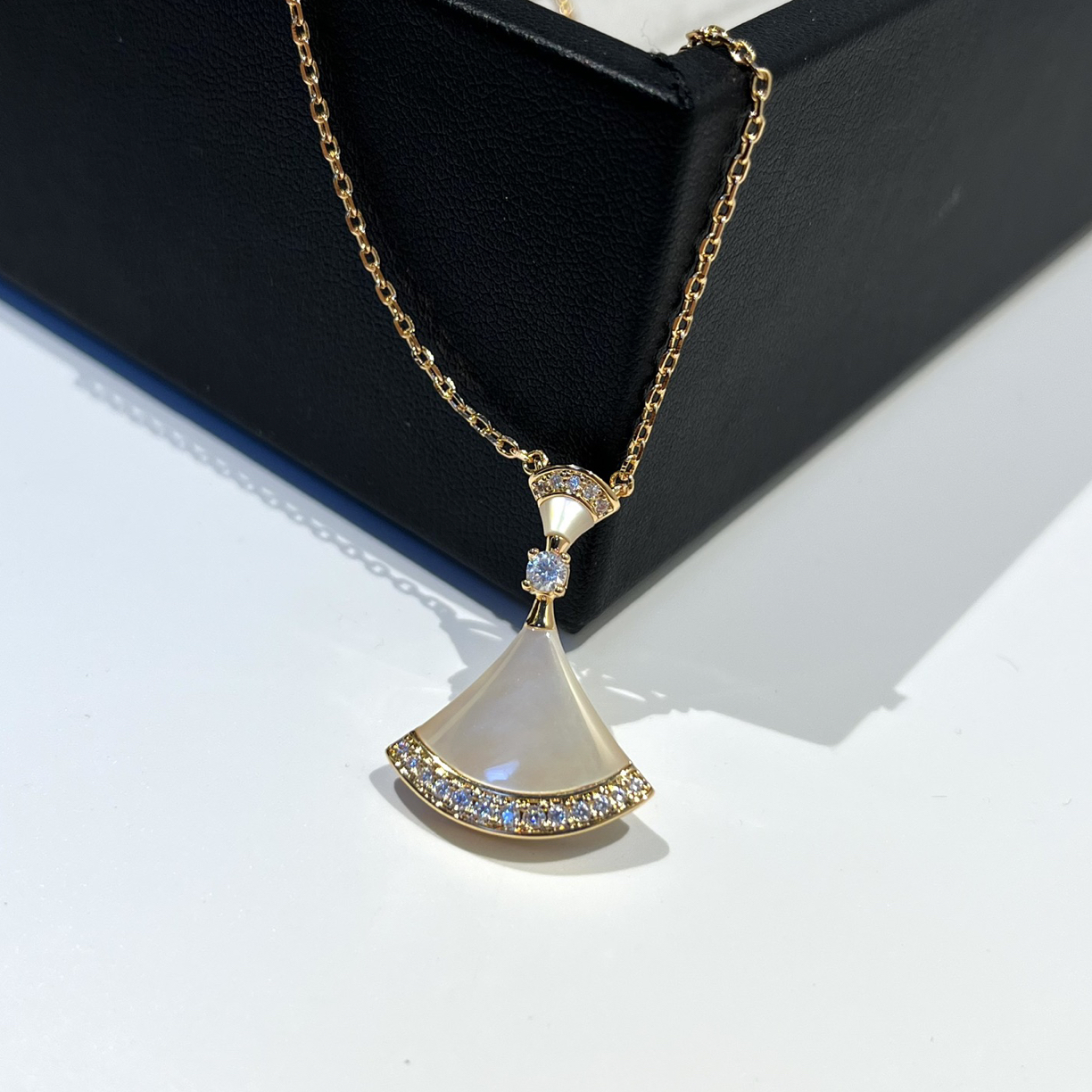 合金项链 合金项链高级小裙子高版本镀k金精致法式项链锁骨链