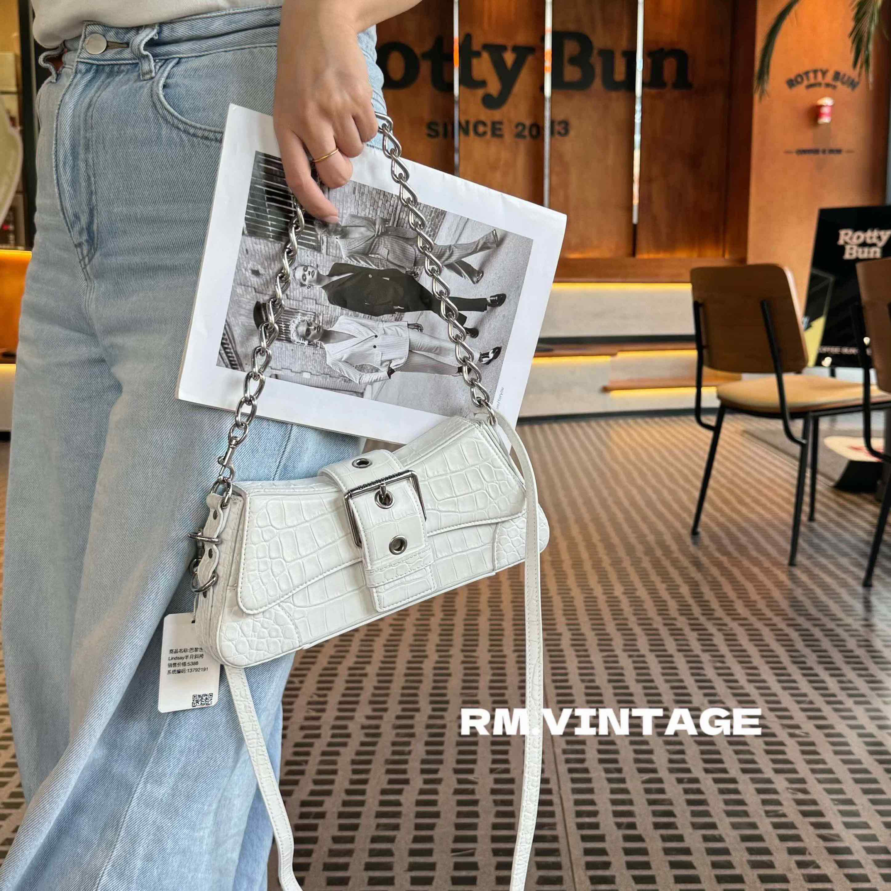 95新 Balenciaga/巴黎世家 入目 新款Lindsay半月斜挎包 92191