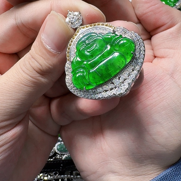 翡翠颈饰未镶嵌天然A货翡翠放漏