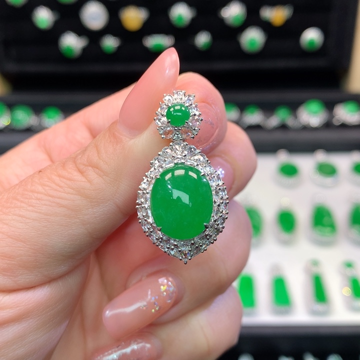 翡翠吊坠(不含链)18K金镶嵌