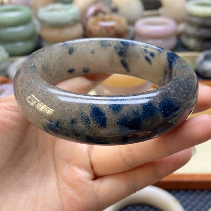 石英岩玉手镯未镶嵌