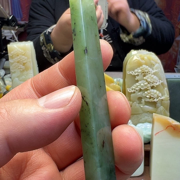 和田玉（碧玉）未镶嵌颈饰手把件
