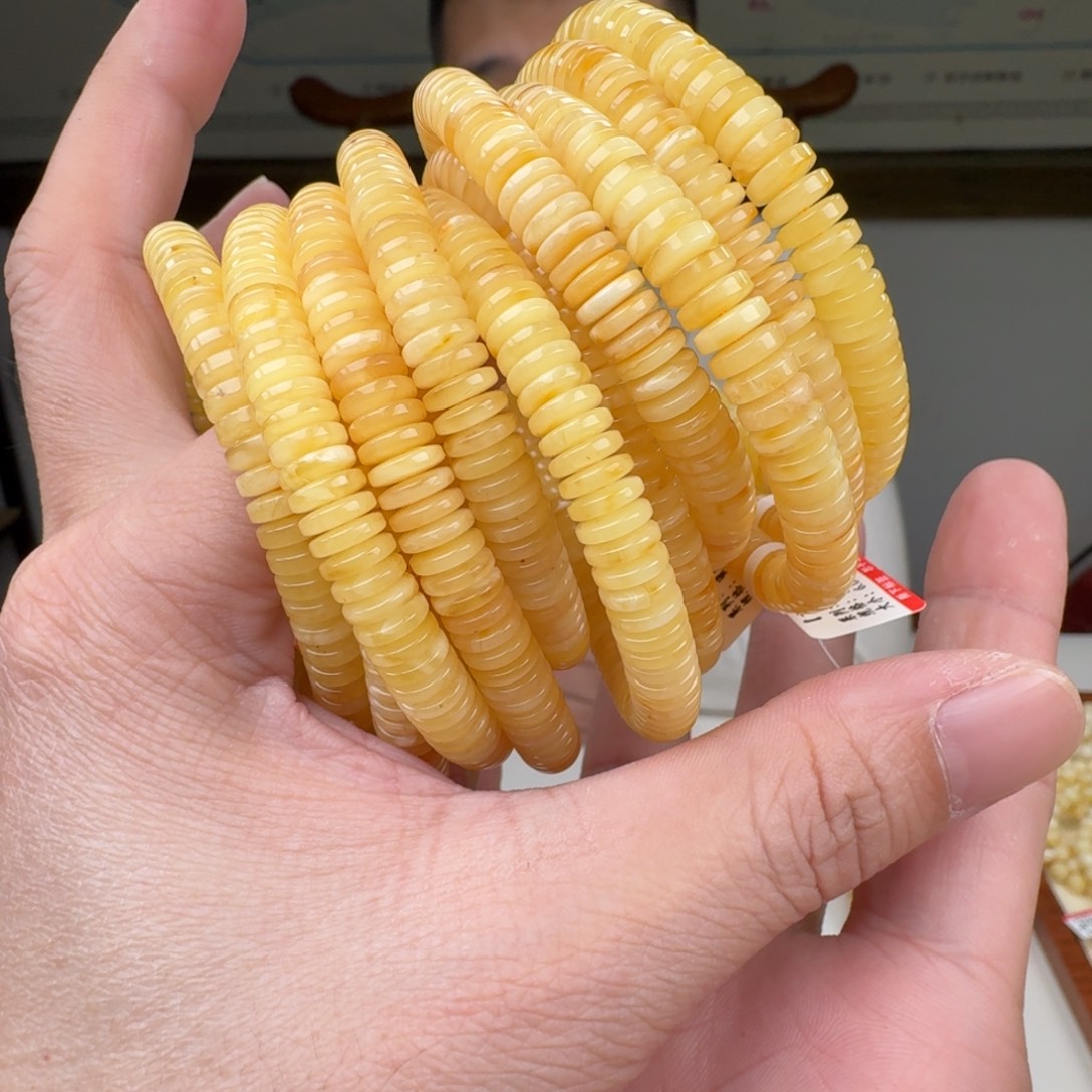 琥珀未镶嵌裸石多样性发其一