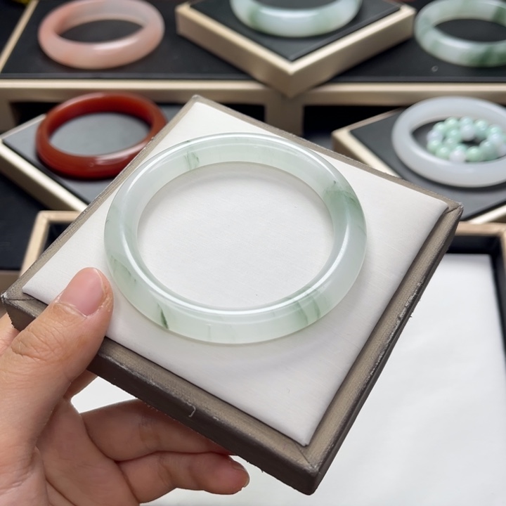 石英质玉手镯未镶嵌大**宸