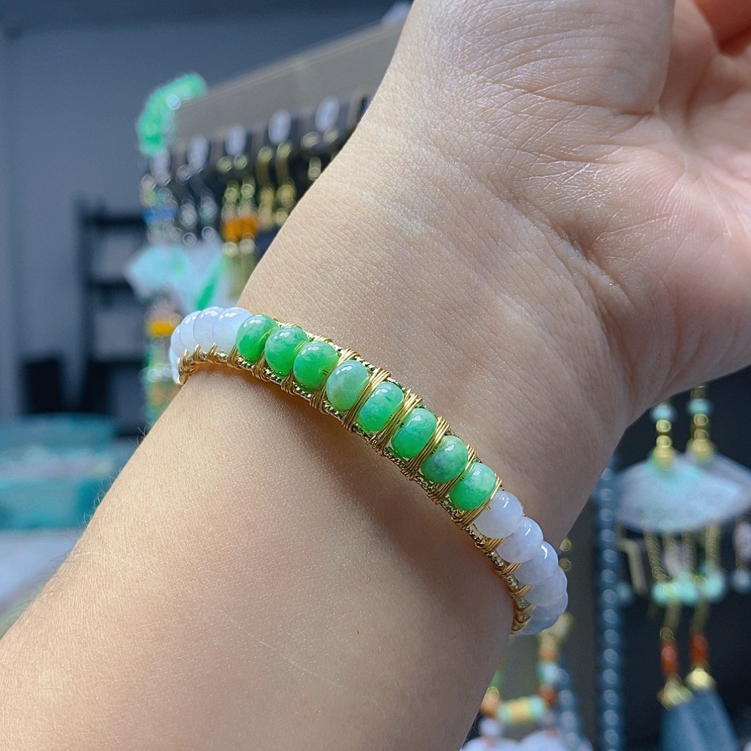 未镶嵌翡翠耳饰翡翠