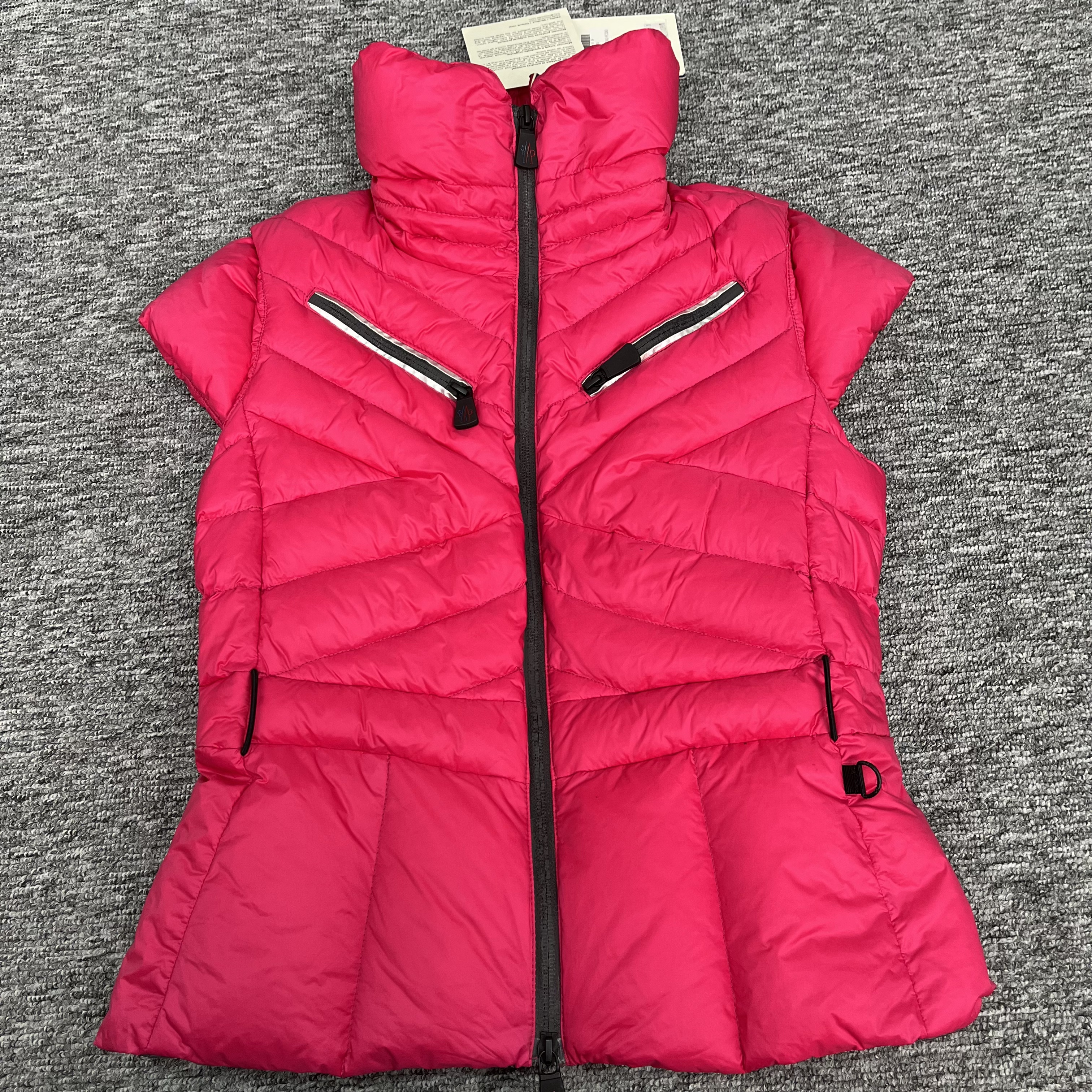 99新 MONCLER 蒙口/马甲羽绒服女款/0码/有吊未使用/有存放痕迹