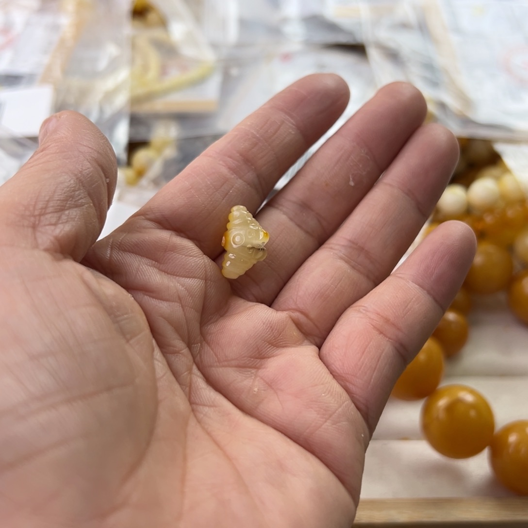 琥珀珠宝奇石未镶嵌