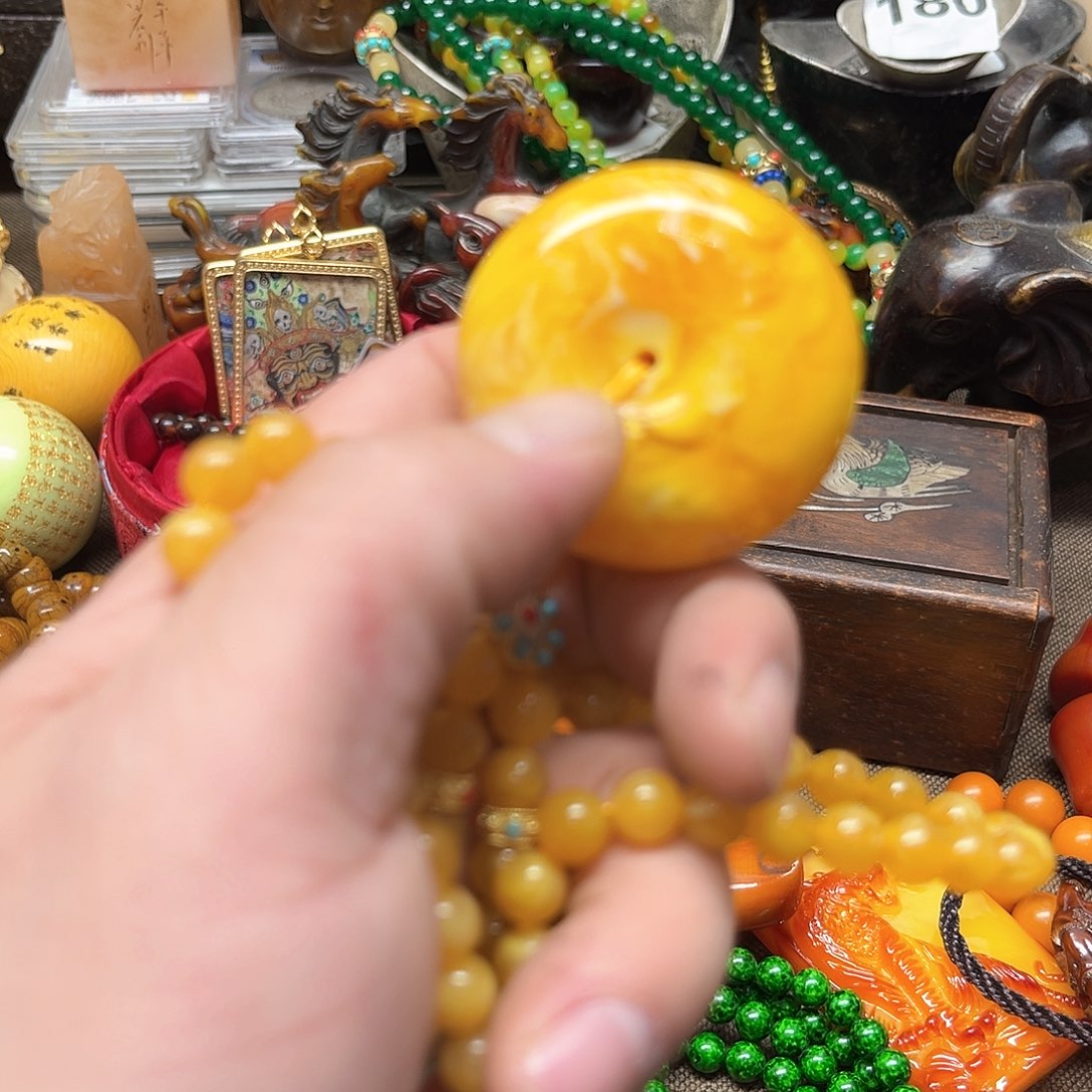 琥珀裸石未镶嵌好物推荐如图所示