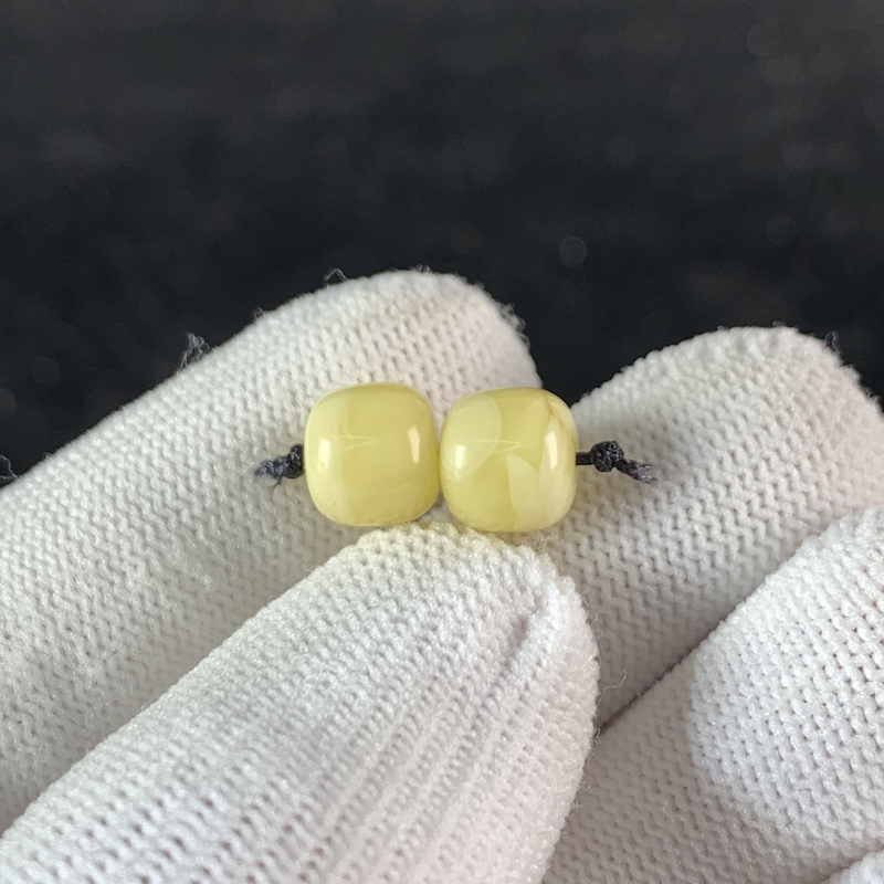 L1570保真原矿俄料尺寸8.3*7.5mm蜜蜡老型对珠隔珠配饰微瑕放漏