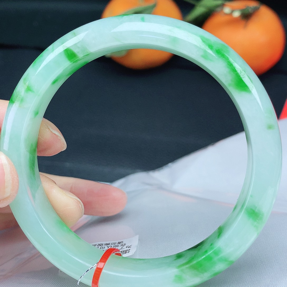 翡翠手镯未镶嵌62圈