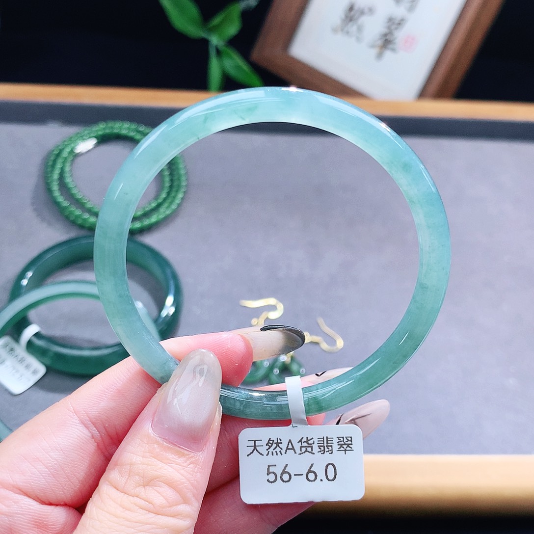 翡翠手镯（圆镯）未镶嵌