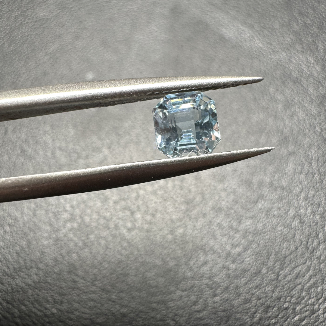 海蓝宝晶体干净颜色漂亮