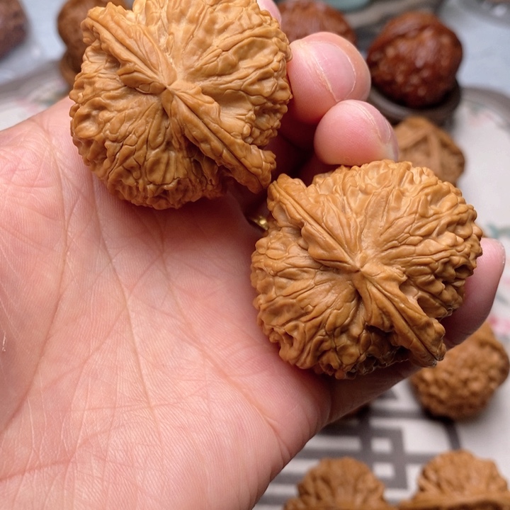 【闪购商品】文玩核桃把件白狮子44