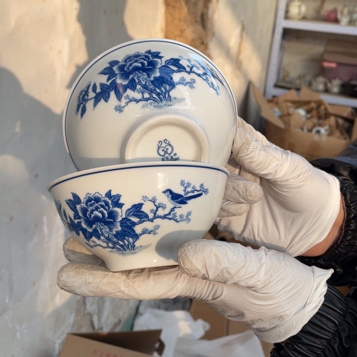 其他盘子碗砂锅都有