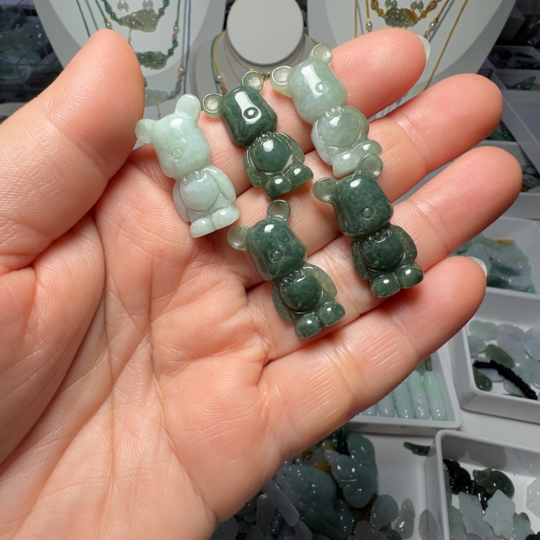 翡翠未镶嵌颈饰暴力熊吊坠一个28.88