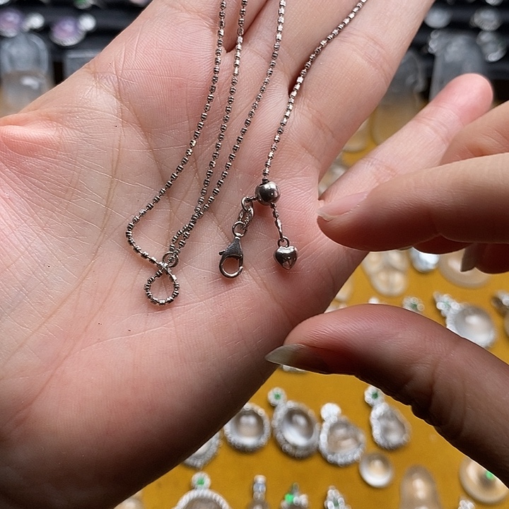 唐***司石英质玉银S925镶嵌颈饰