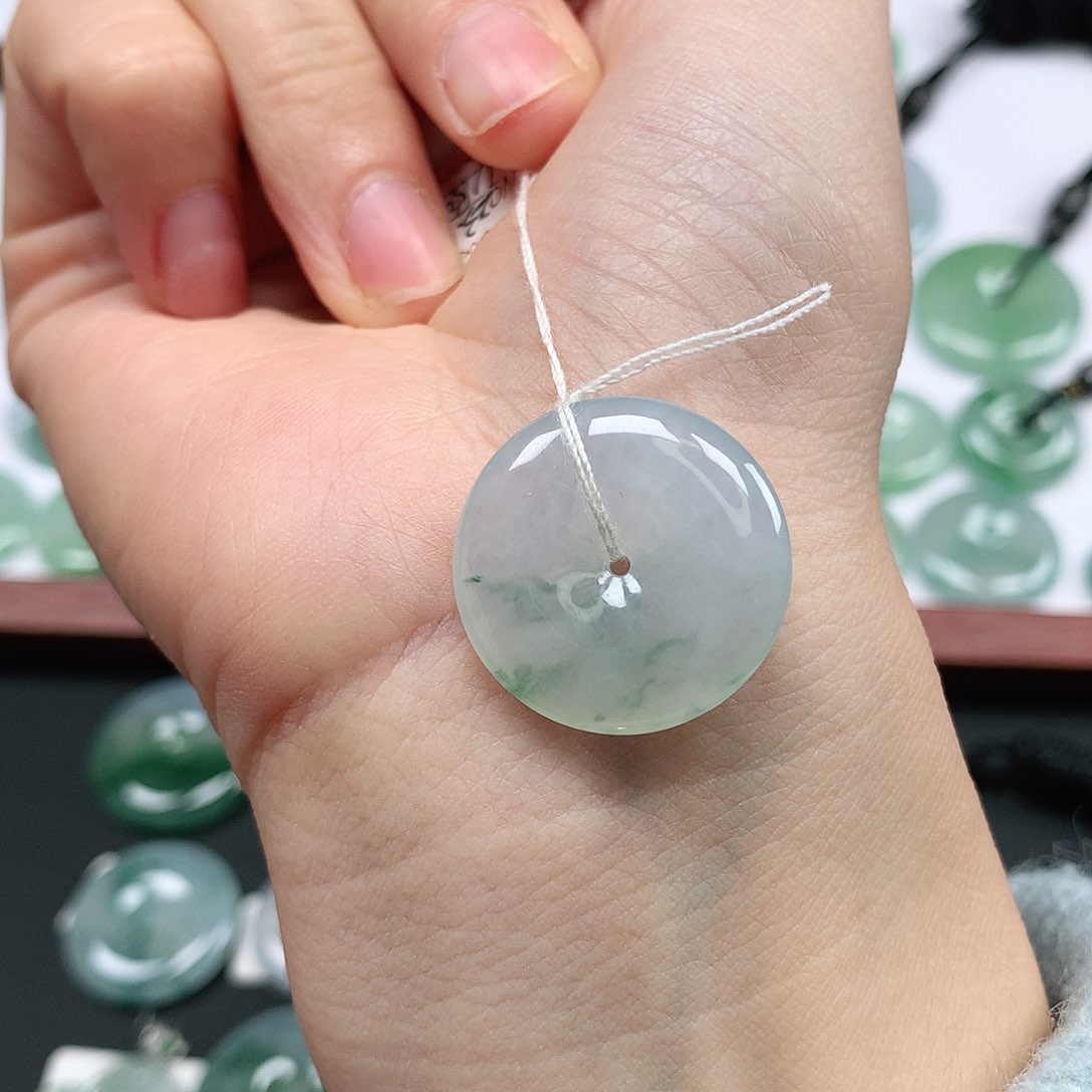 翡翠颈饰未镶嵌平安