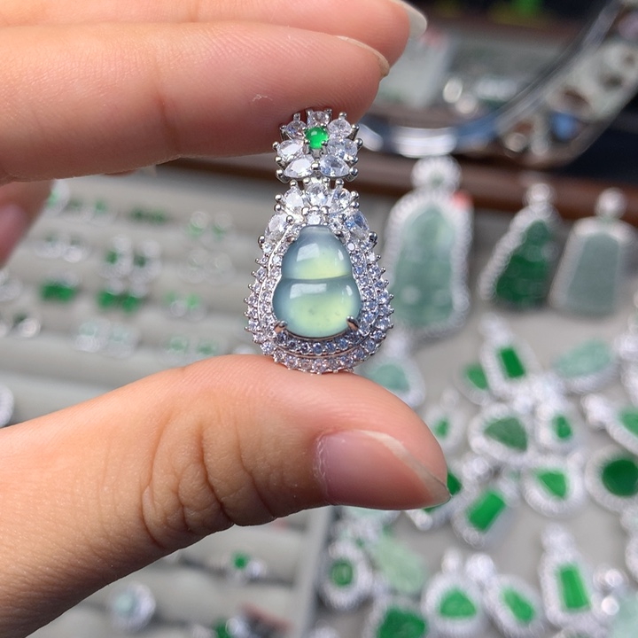 翡翠未镶嵌颈饰吊坠