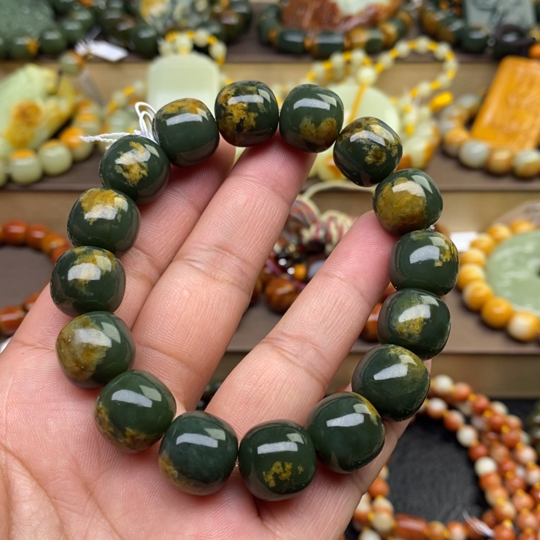 透闪石质玉未镶嵌手串