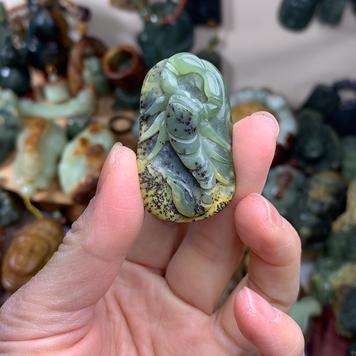 岫岩河磨玉（透闪石质玉）吊坠未镶嵌