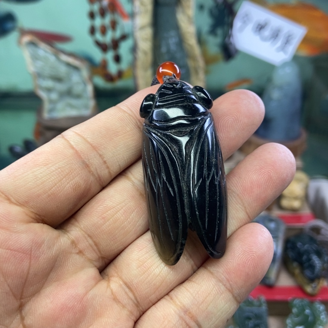 烟***。岫岩河磨玉（透闪石质玉）未镶嵌挂件