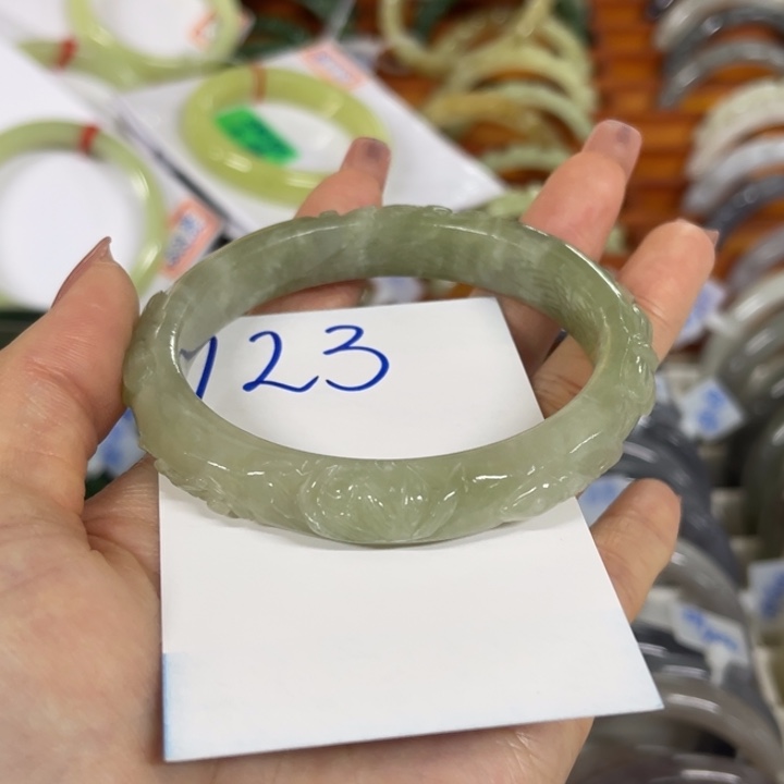 和田玉未镶嵌手镯