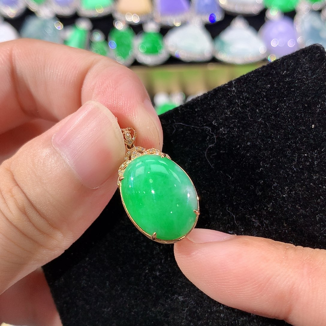 翡翠18K金镶嵌颈饰