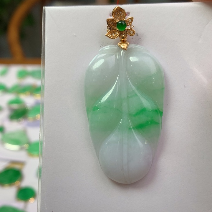 翡翠颈饰18K金镶嵌翡翠