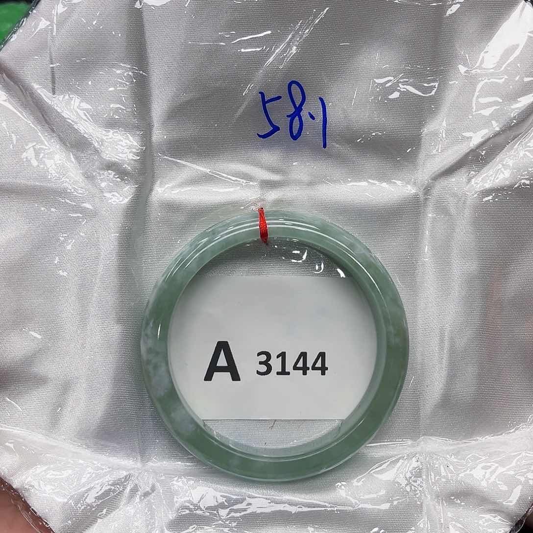 翡翠手镯未镶嵌多样性
