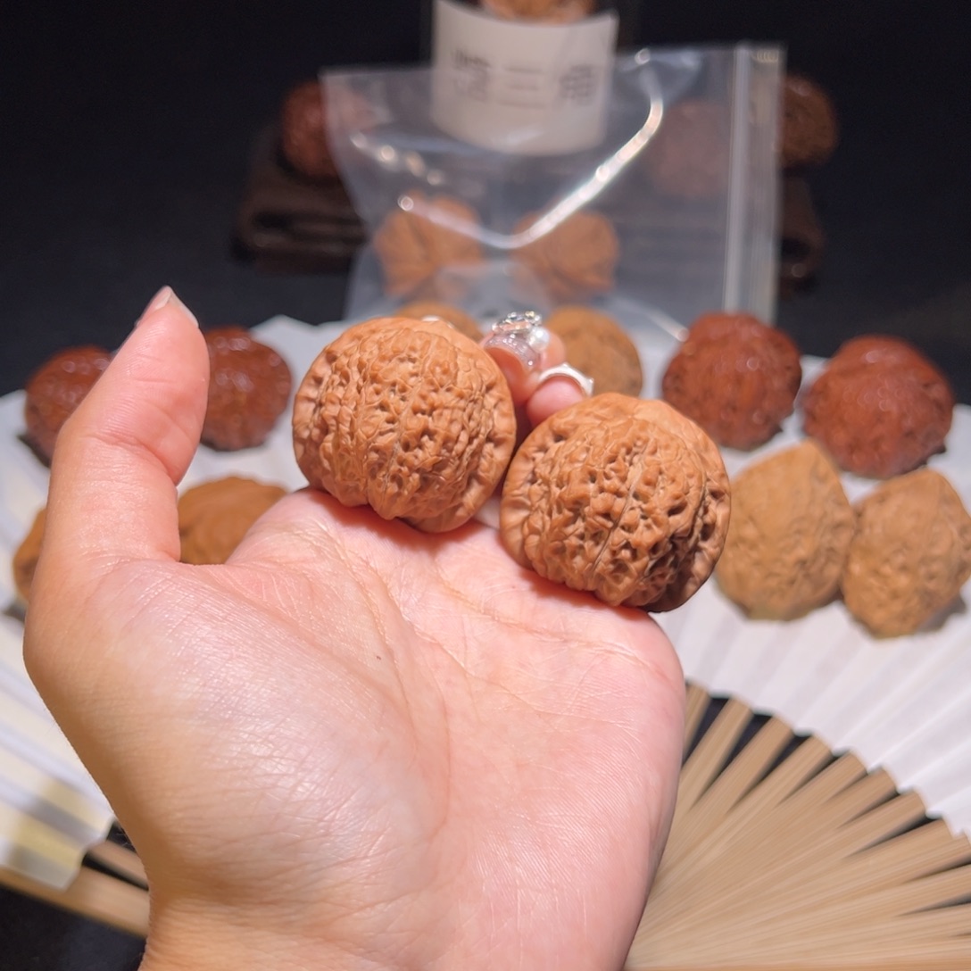 文玩核桃吊坠36血麒麟