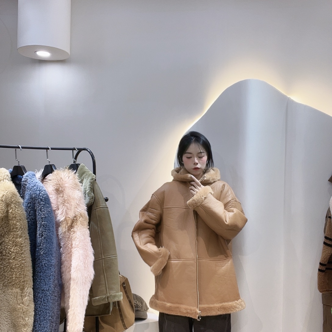 大***赫真皮皮毛一体外套013。