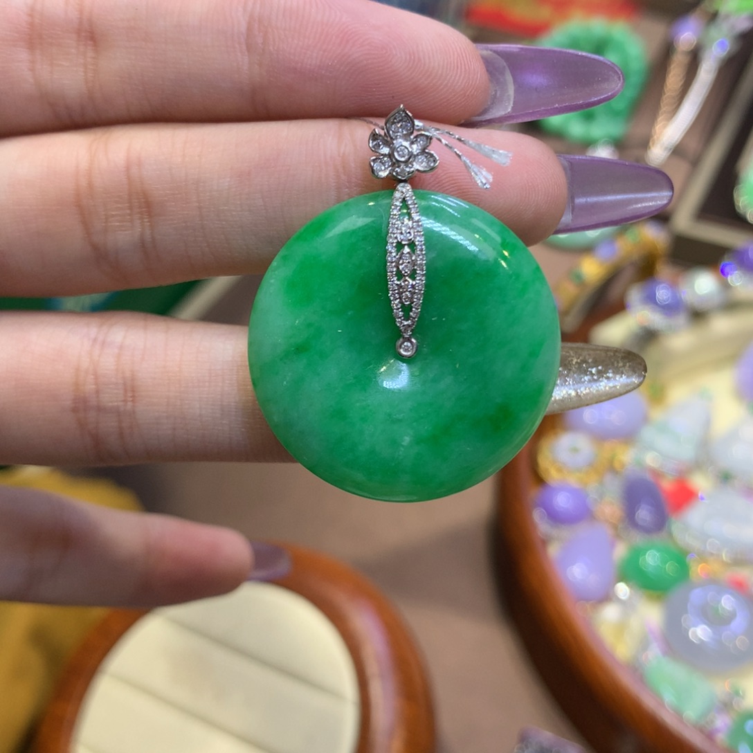 翡翠18K金镶嵌颈饰