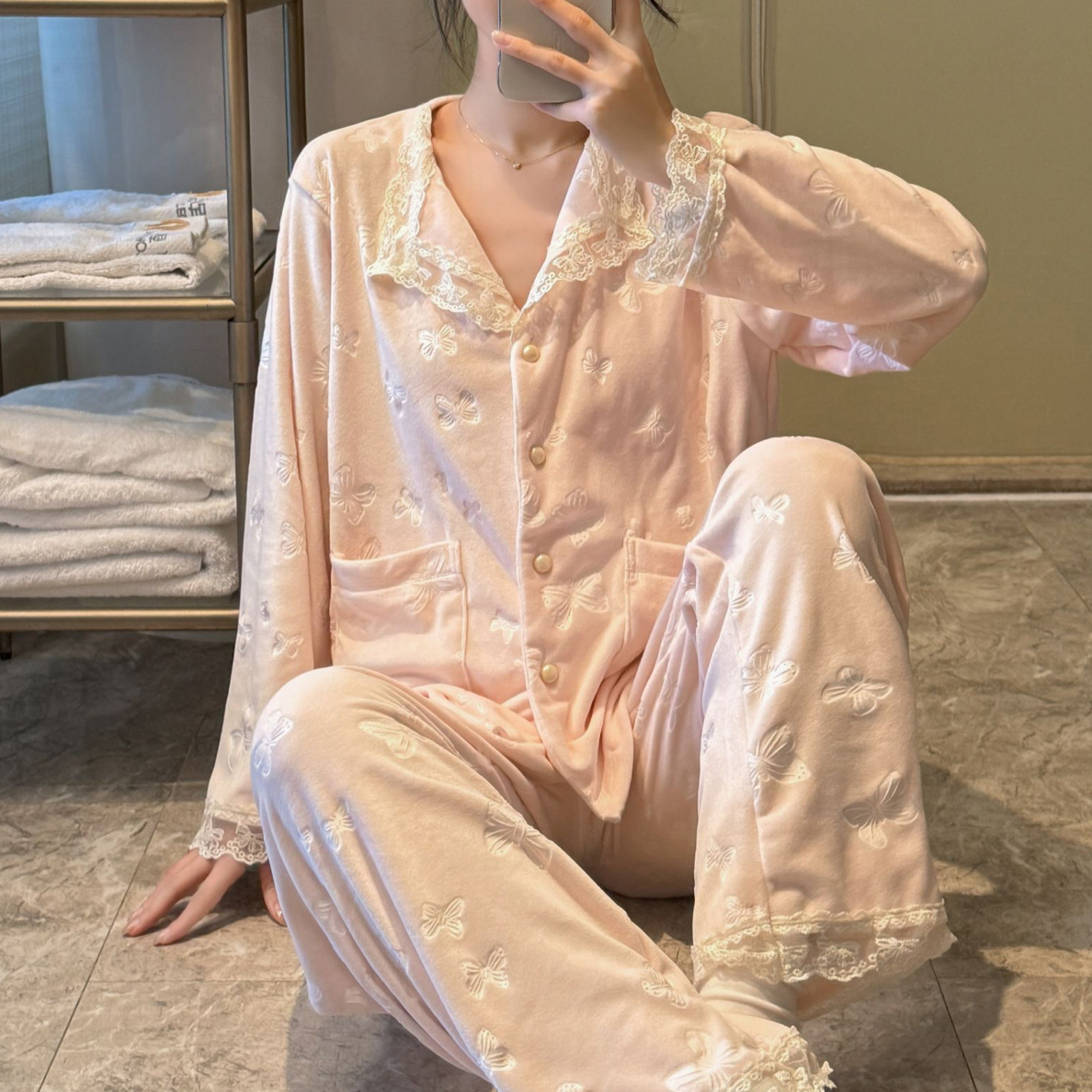 睡衣女秋冬2025新款两件套蕾丝拼接少女优雅可外穿家居服套装