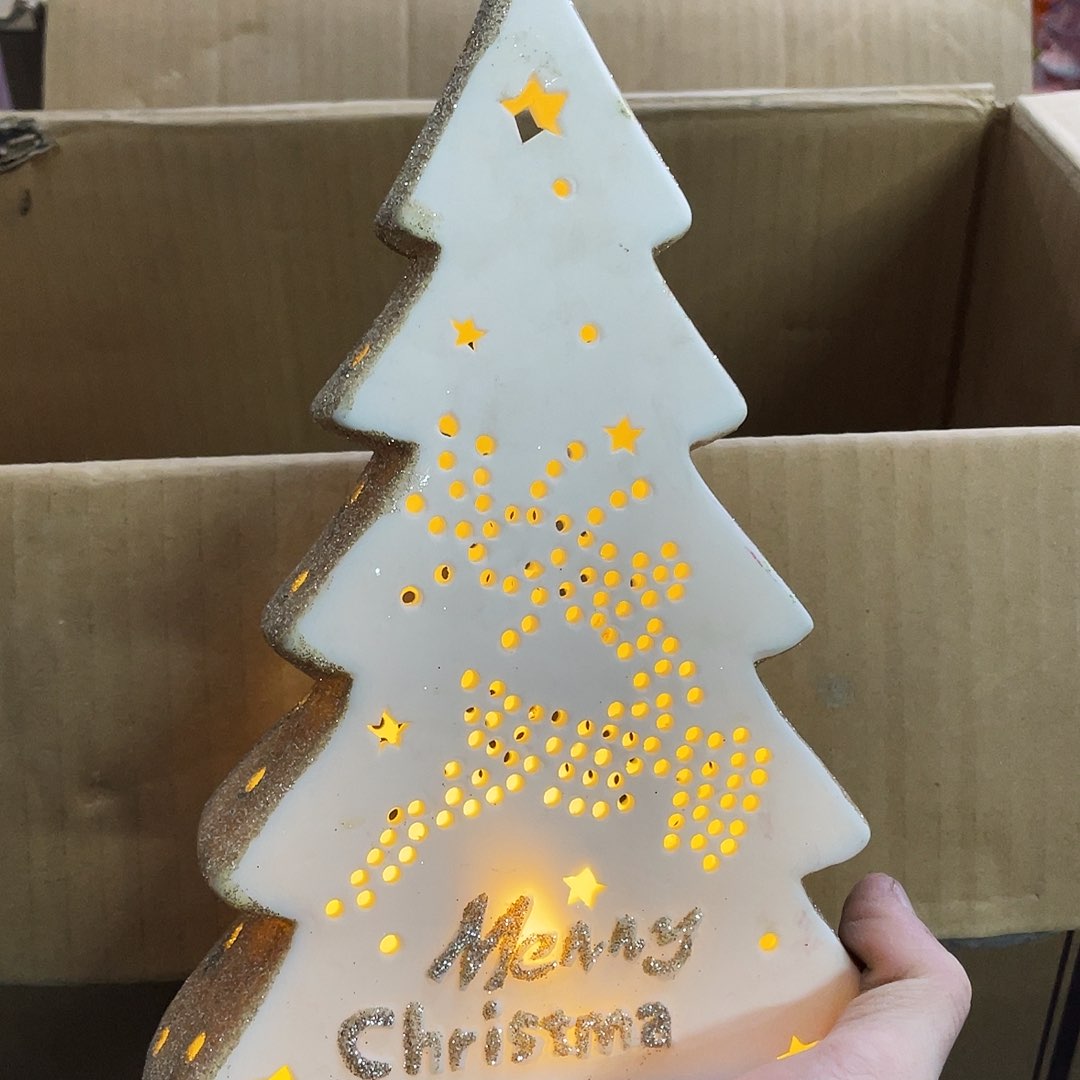 摆件       微瑕。