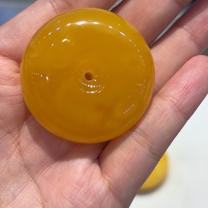 浅***笑蜜蜡未镶嵌颈饰蜜蜡