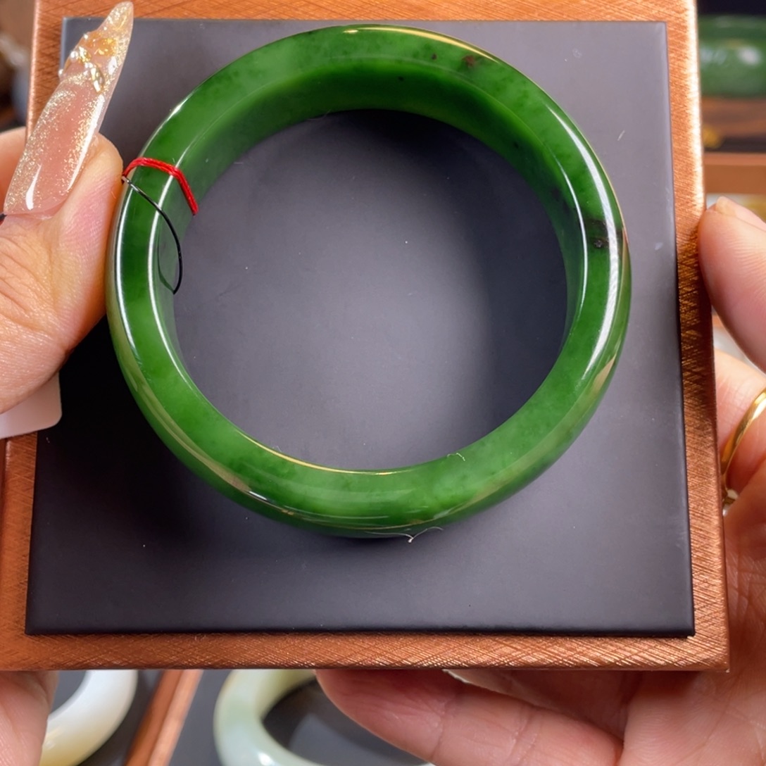 帆***和田玉未镶嵌手镯