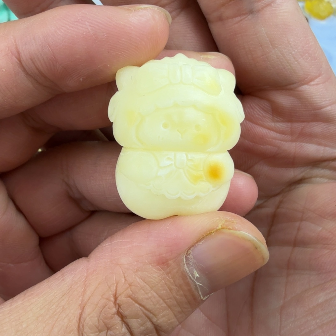 鹿***谌琥珀未镶嵌珠宝奇石